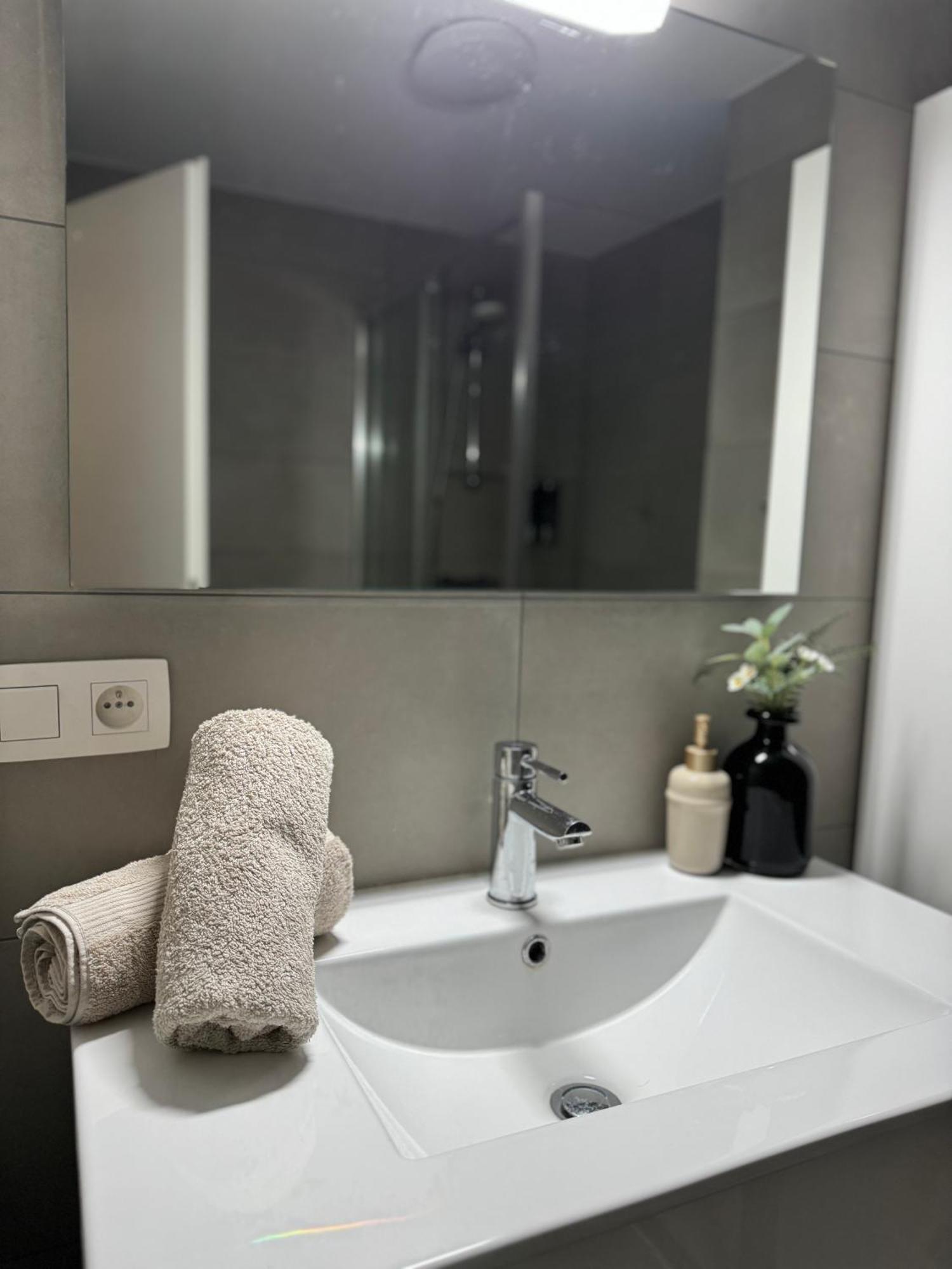 Ferienwohnung Liege Luxe & Jacuzzi Sous Les Etoiles Saint-Nicolas  Exterior foto